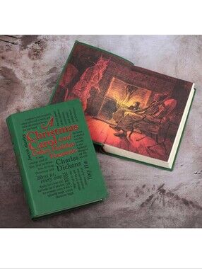 A Christmas Carol: and Other Holiday Treasures (Classics) Charles Dickens